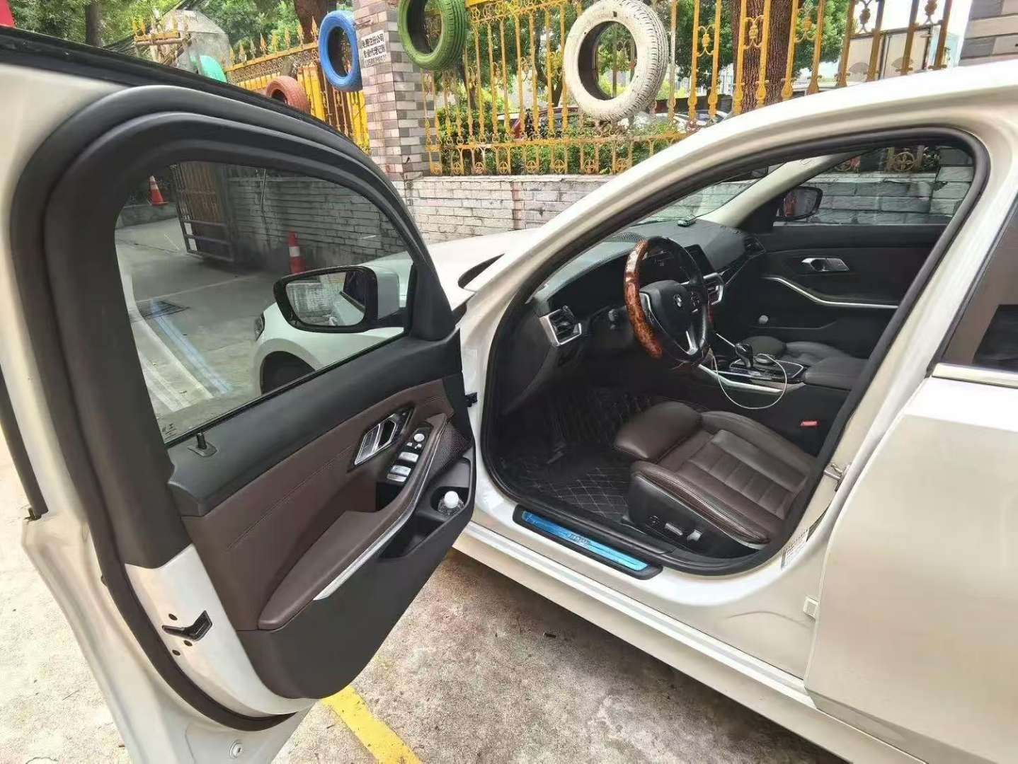 BMW 3 Series 325Li 2.0T First Edition 5