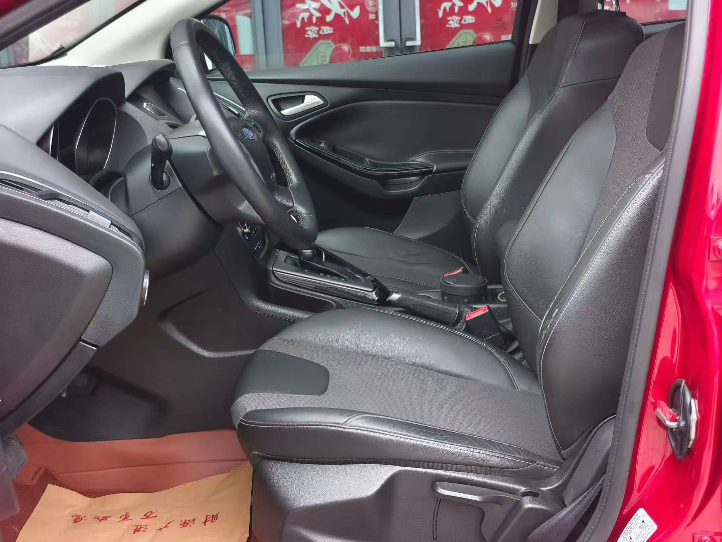 Ford Focus 2012 Hatchback 1.6L Automatic Trend 4