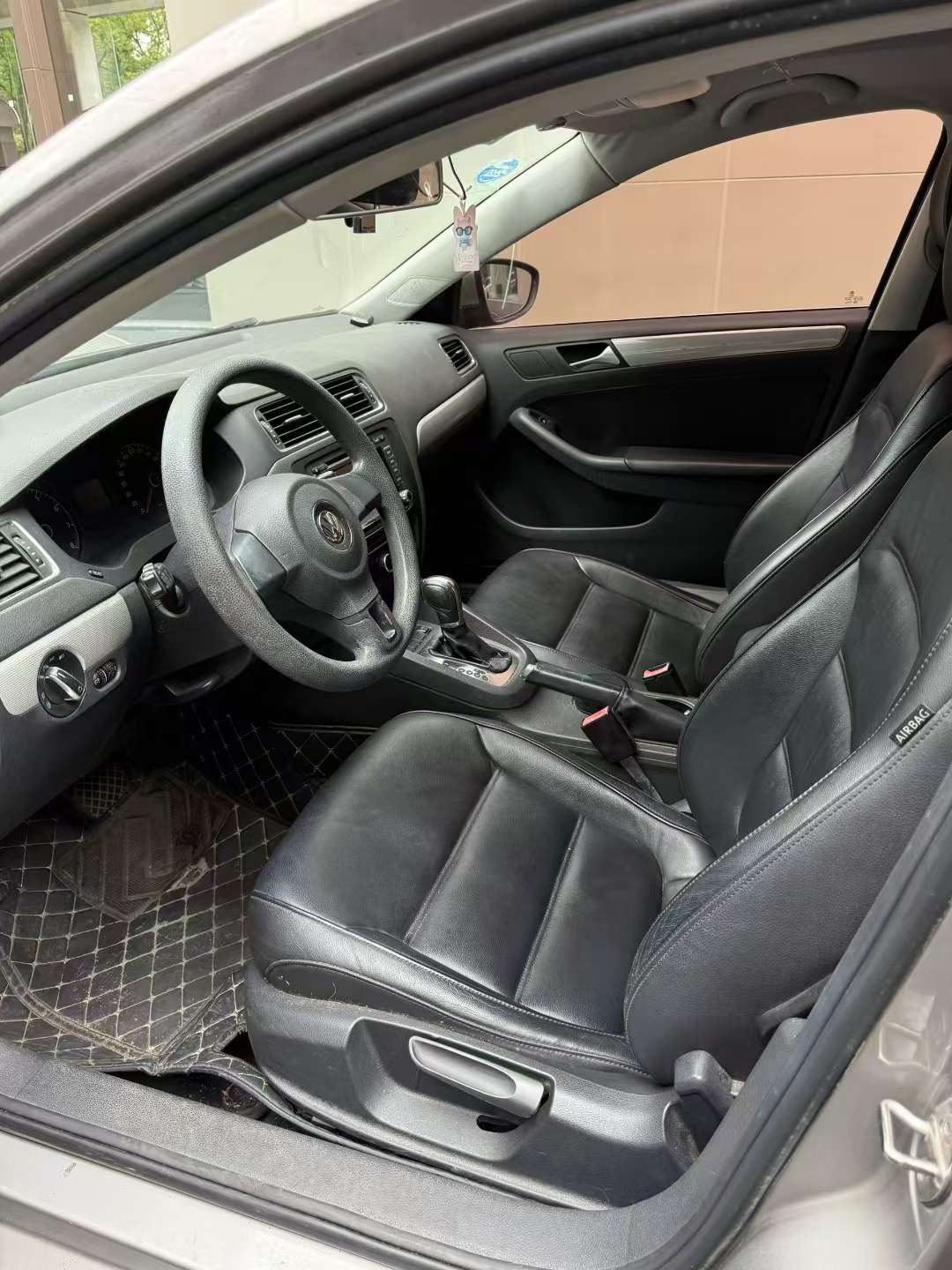 Volkswagen Sagitar 2012 1.6L Automatic Sunroof 4