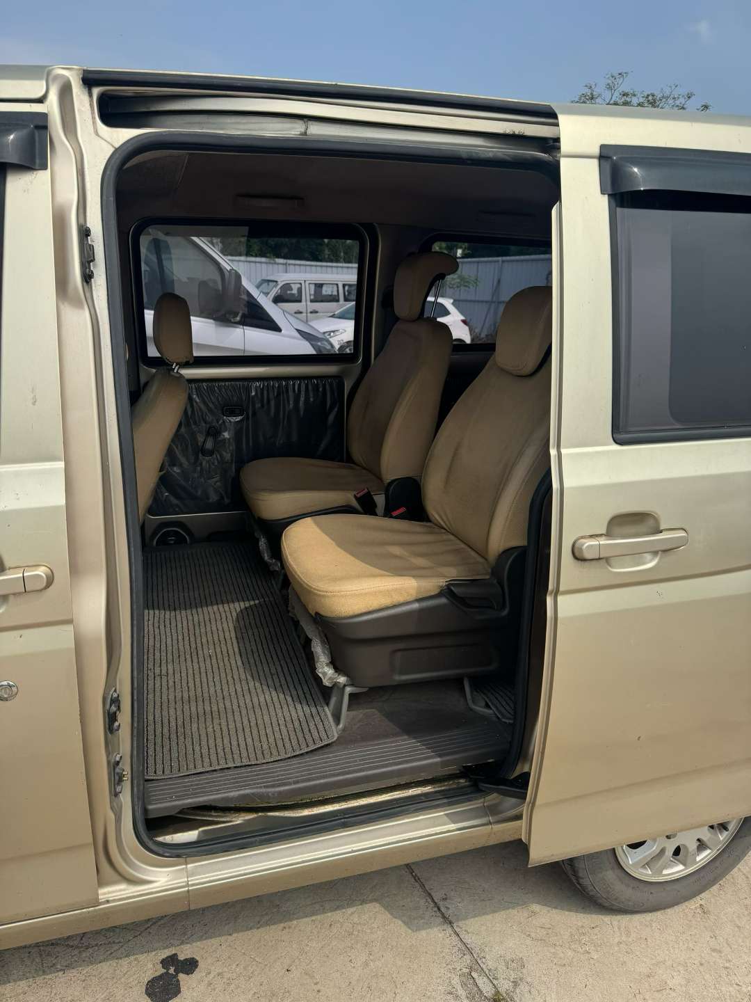 Wuling Rongguang V 2