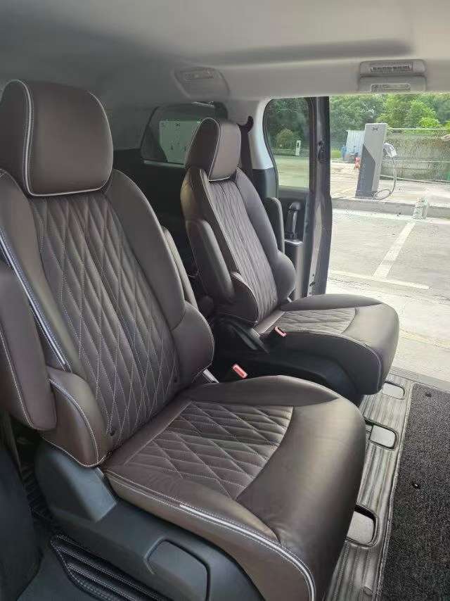 Buick GL8 652T Luxury 6