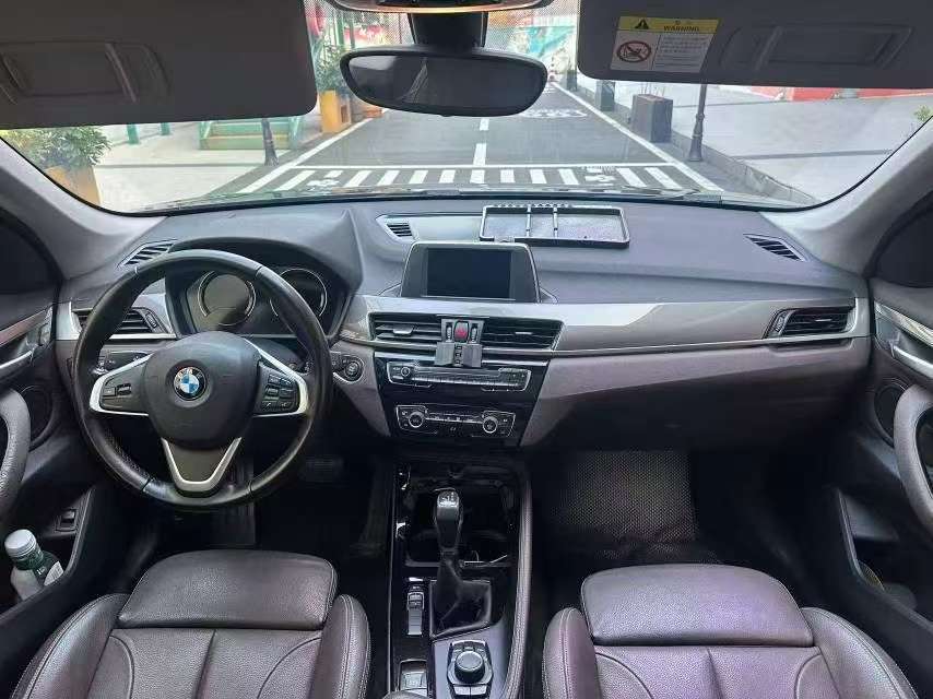 BMW X1 sDrive18Li 1.5T Luxury Edition 8