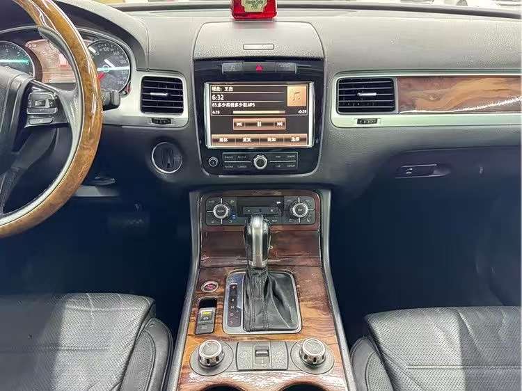 Volkswagen Touareg 3.0T TSi High Trim 5