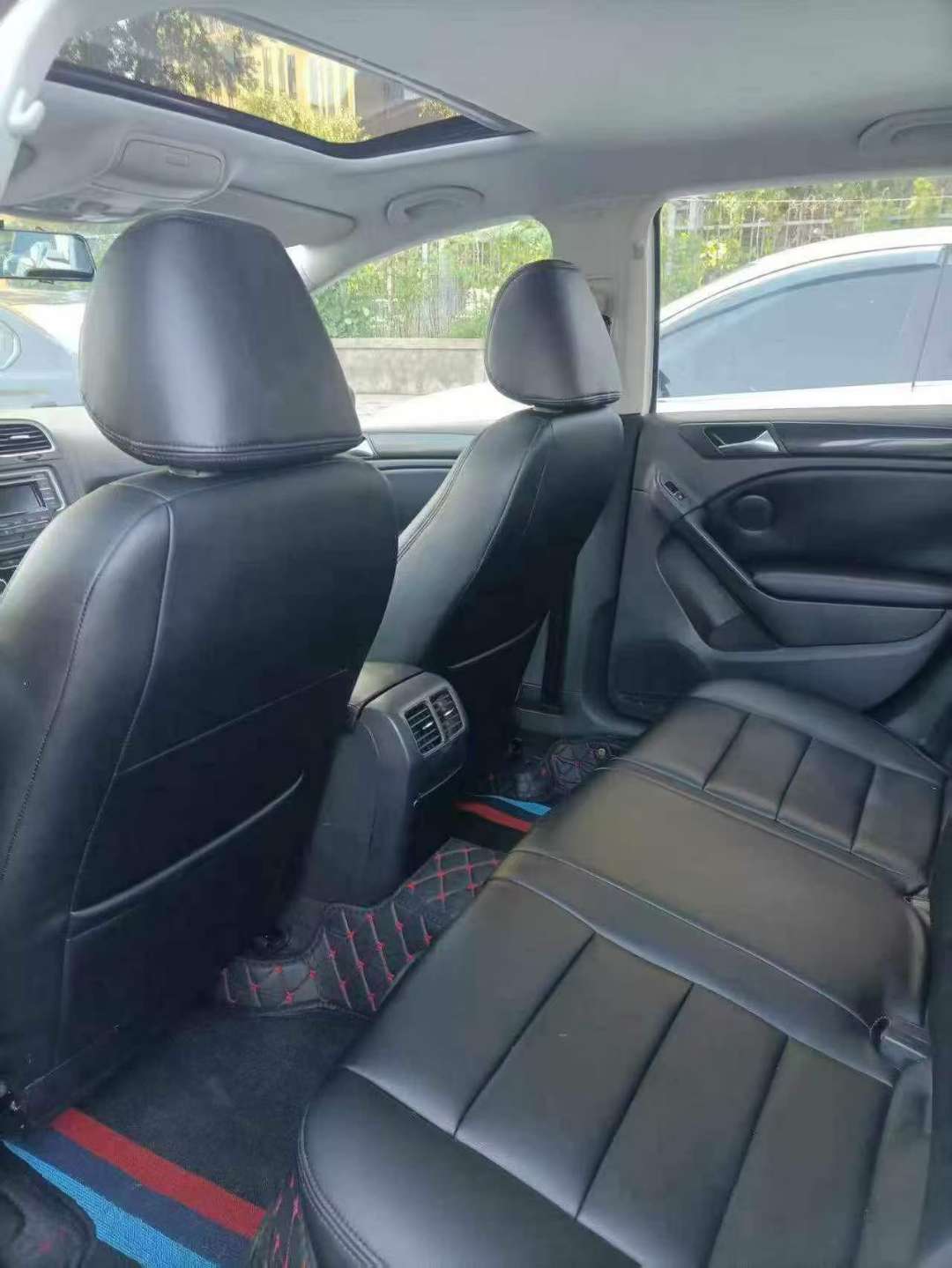 Volkswagen Golf 1.6L Automatic High Trim 9