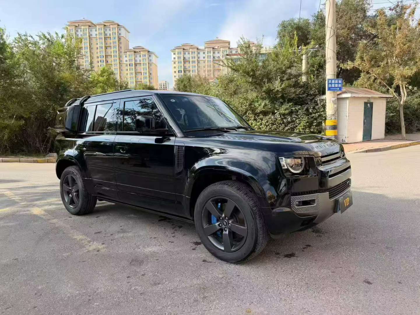 Land Rover Defender 2023 110 3