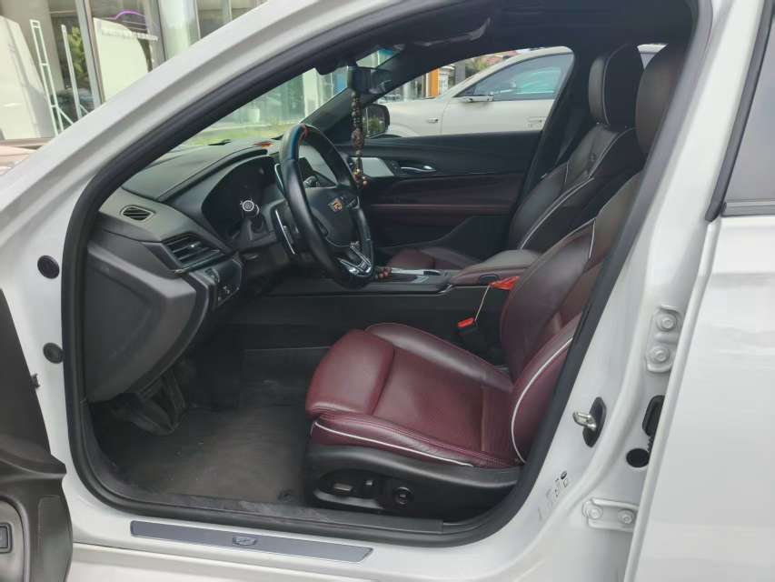 Cadillac CT4 2.0T Premium Edition 2