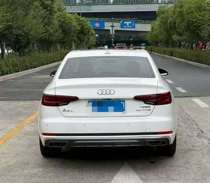 Audi A4L 2.0T Fashion 4