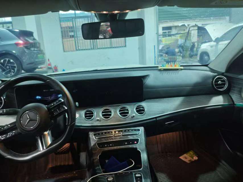 Mercedes-Benz E-Class 2.0T Sport Luxury 8