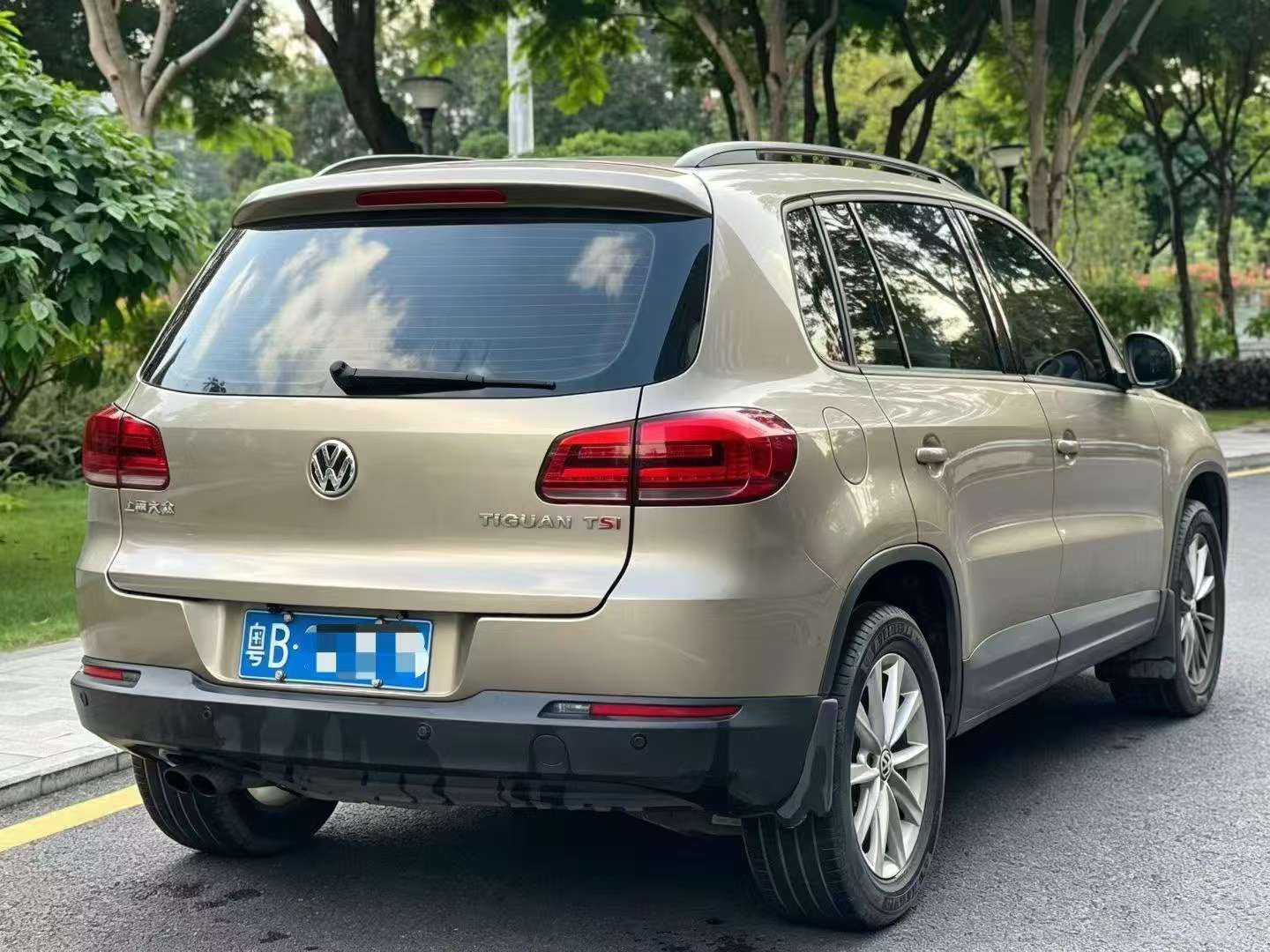 Volkswagen Tiguan 1.8T FWD Comfort Edition 4