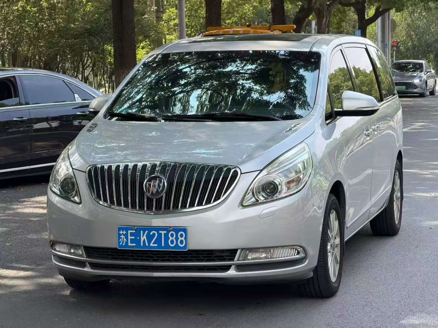 Buick LaCrosse 3.0L Automatic Sunroof 2