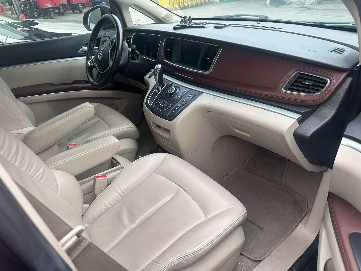 Buick GL8 25S 4