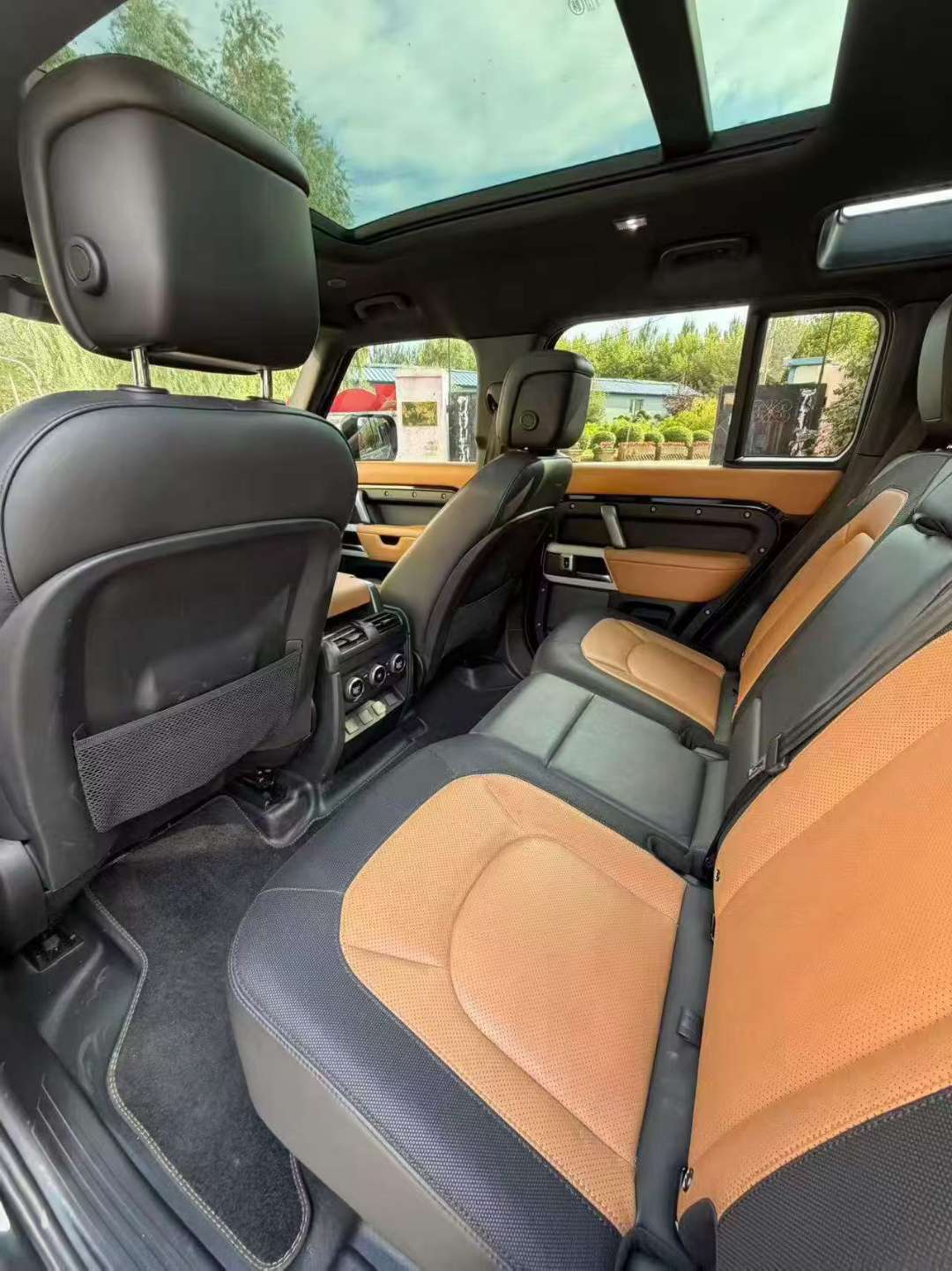 Land Rover Defender 2023 110 8