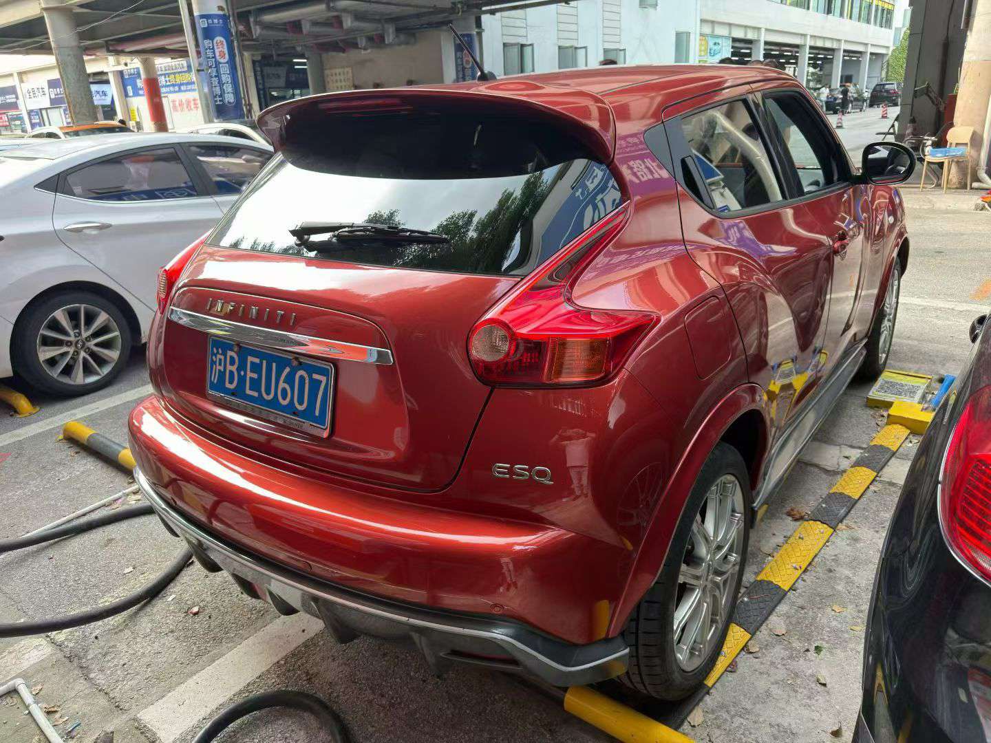 Infiniti ESQ 1.6L Automatic Sunroof 9