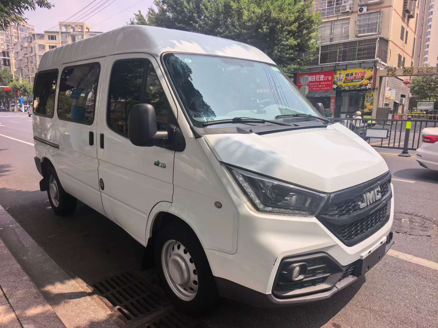 JMC Transit 6-Seater Blue Plate 2