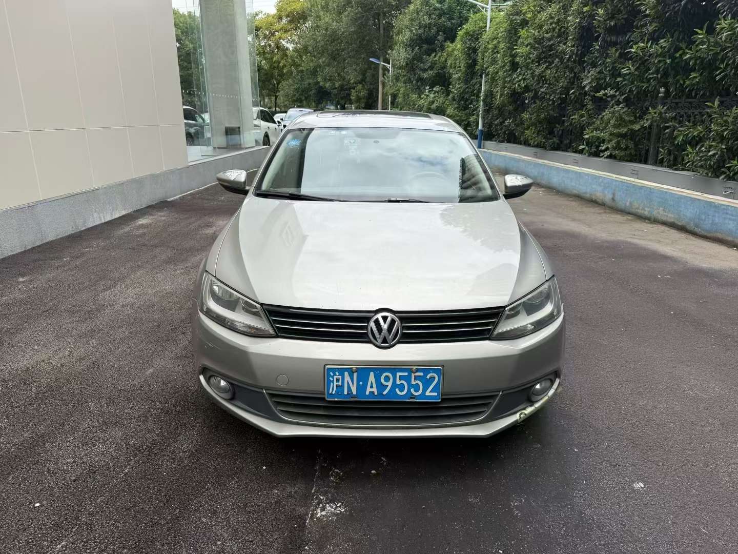 Volkswagen Sagitar 2012 1.6L Automatic Sunroof 2