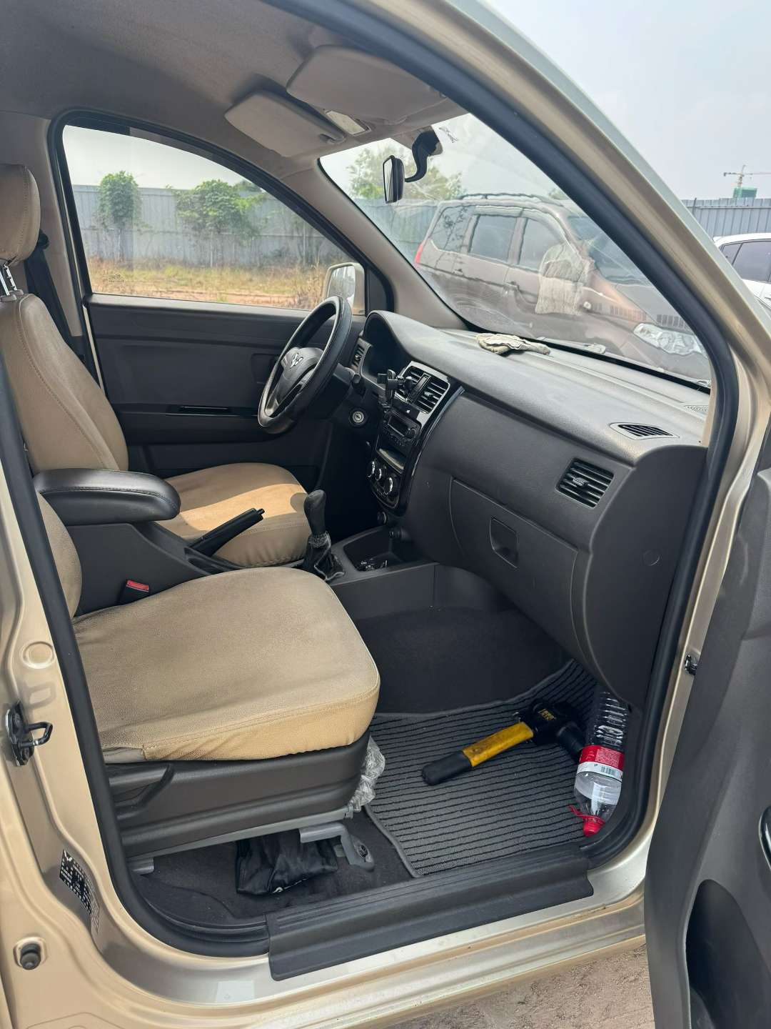 Wuling Rongguang V 4