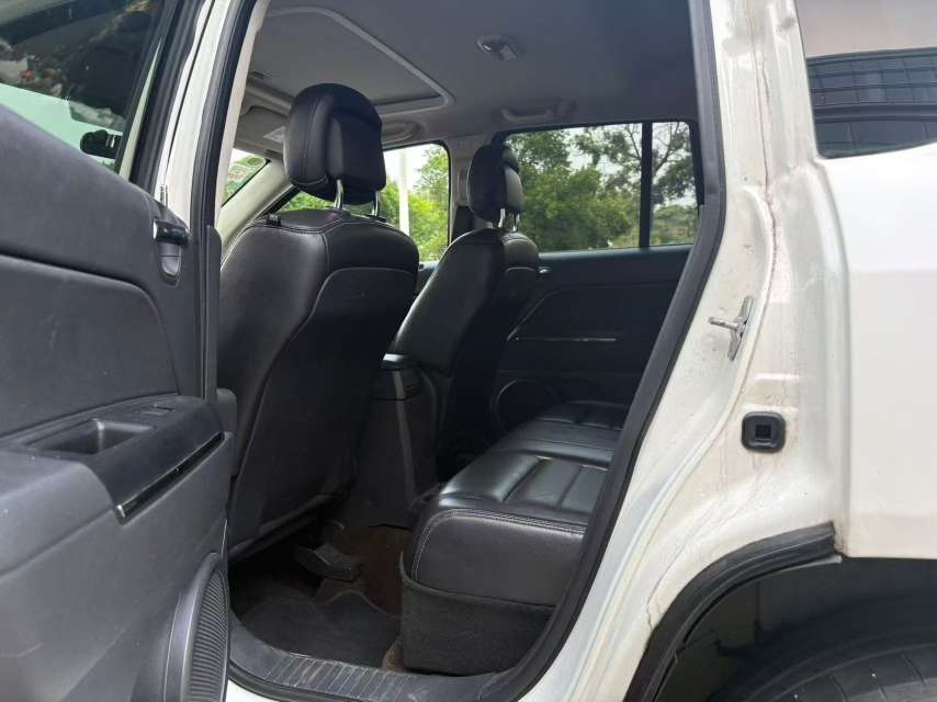 Jeep Compass 2.4L Luxury Edition 6