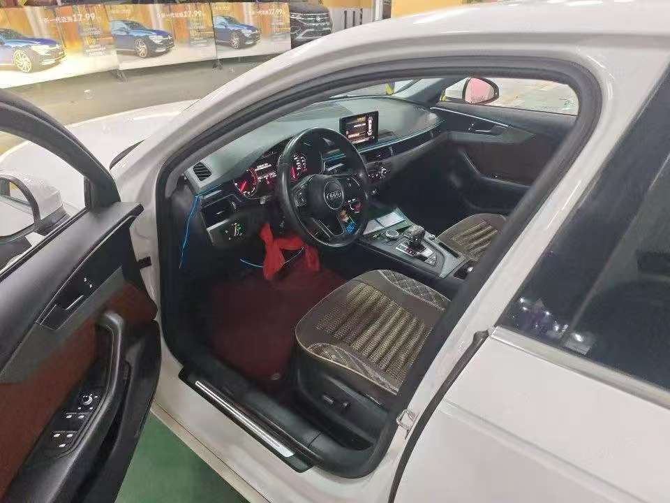 Audi A4L 2.0T Advance Edition Large Sunroof 5