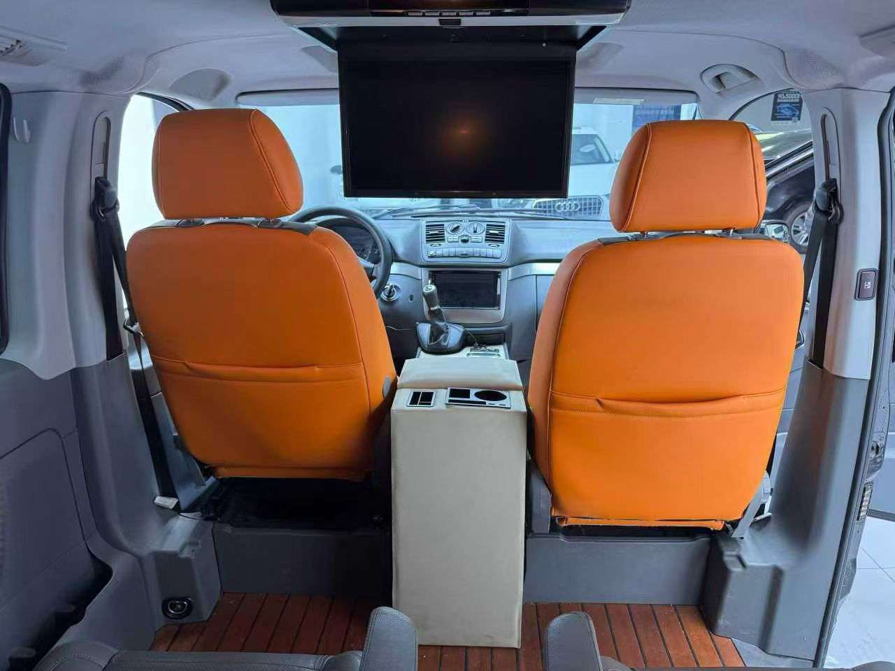 Mercedes-Benz Vito 4