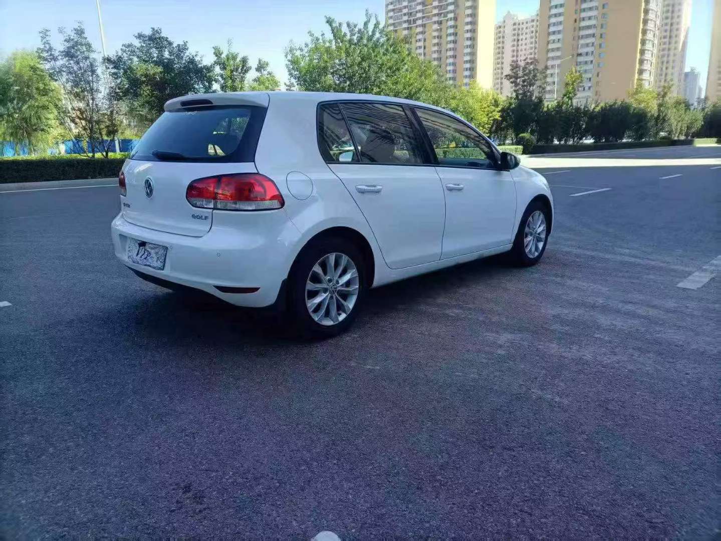 Volkswagen Golf 1.6L Automatic High Trim 4