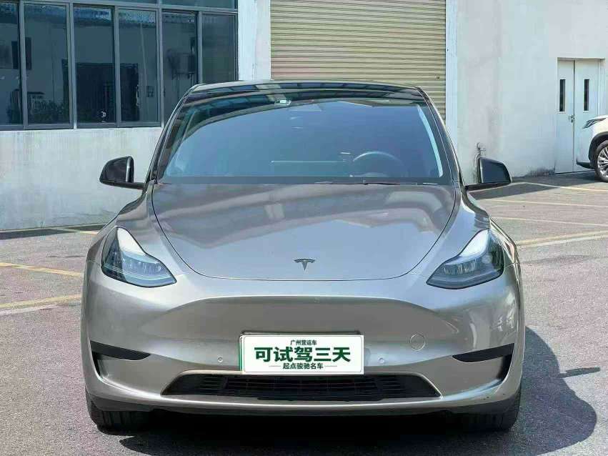 Tesla Model Y 2