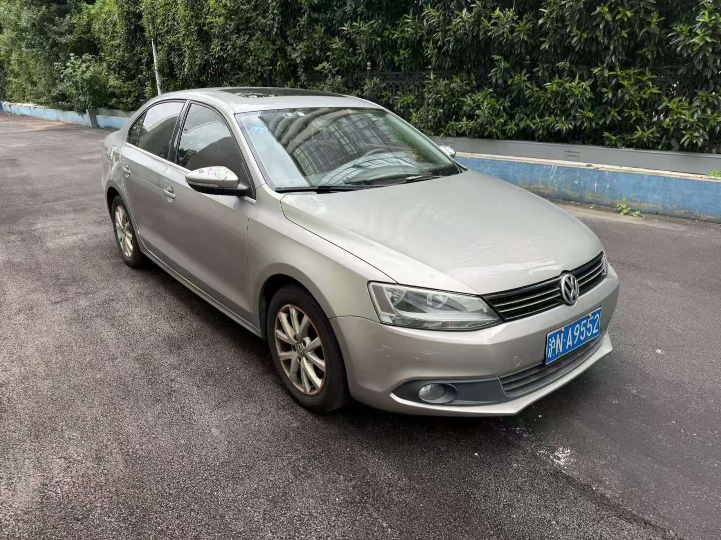 Volkswagen Sagitar 2012 1.6L Automatic Sunroof 3