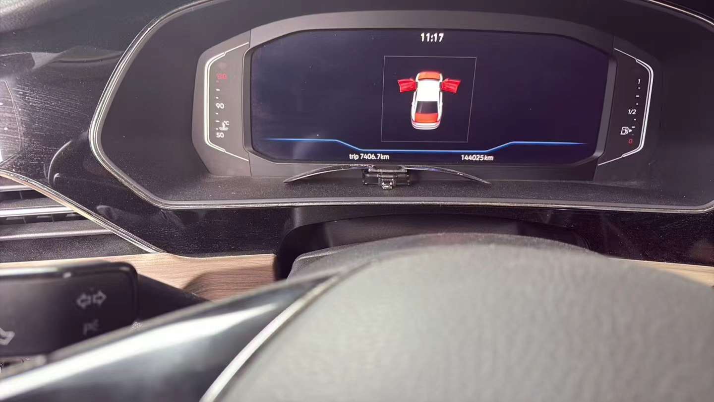Volkswagen Passat 330 Luxury 3