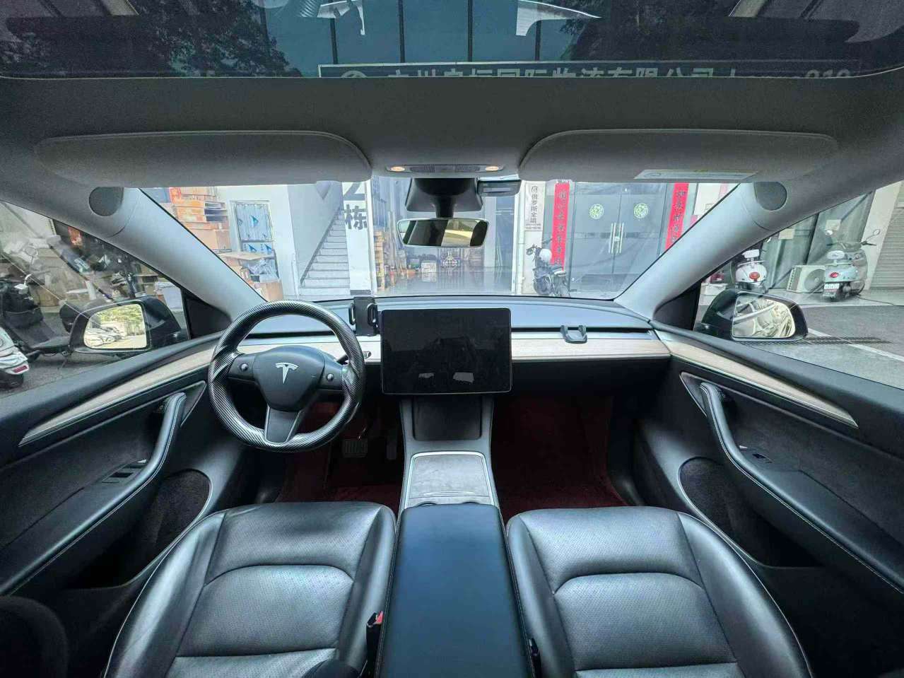 Tesla Model Y 5