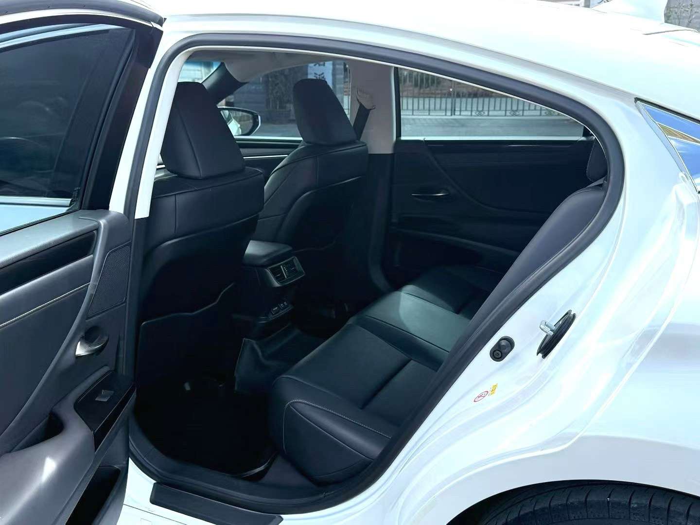 Lexus ES 6
