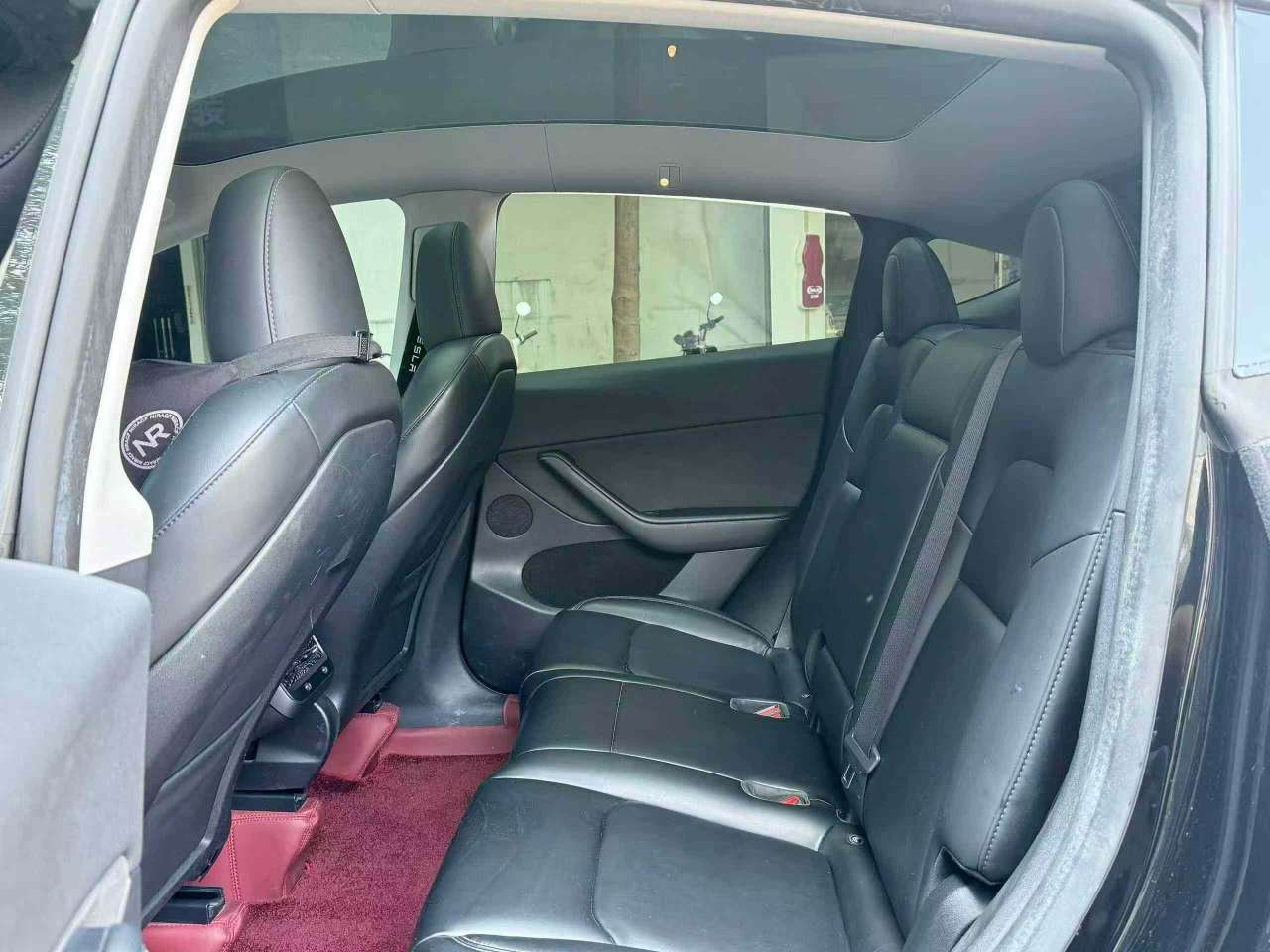 Tesla Model Y 6
