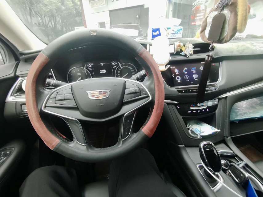 Cadillac XT5 2.0T Luxury Edition 6