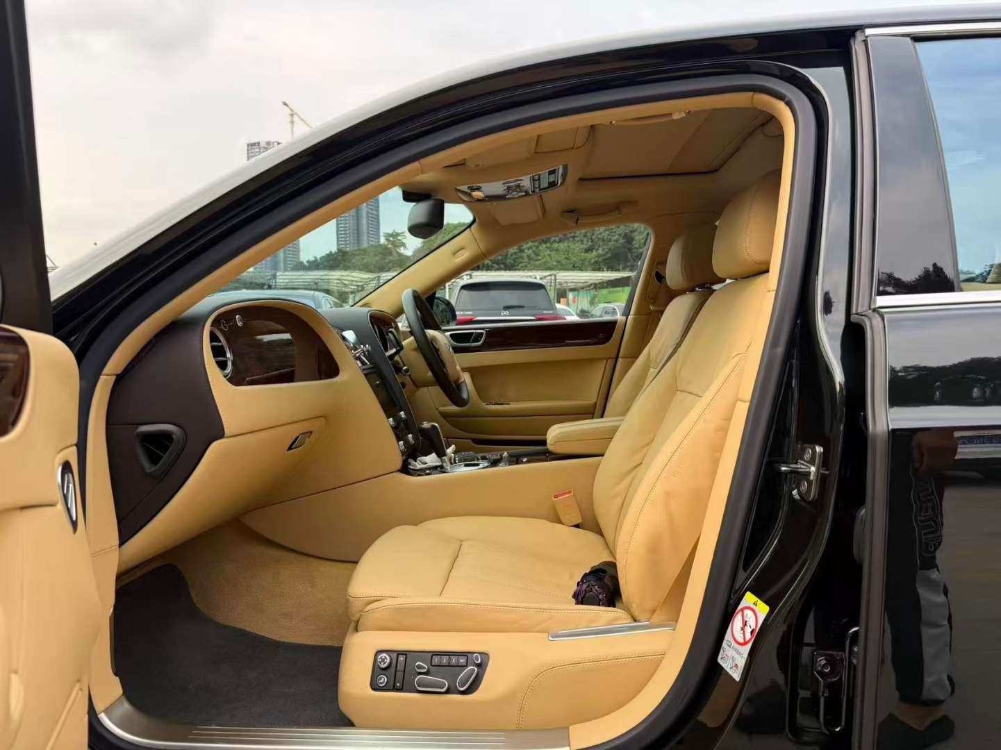 Bentley Flying Spur 6.0L W12 4-Seater 9
