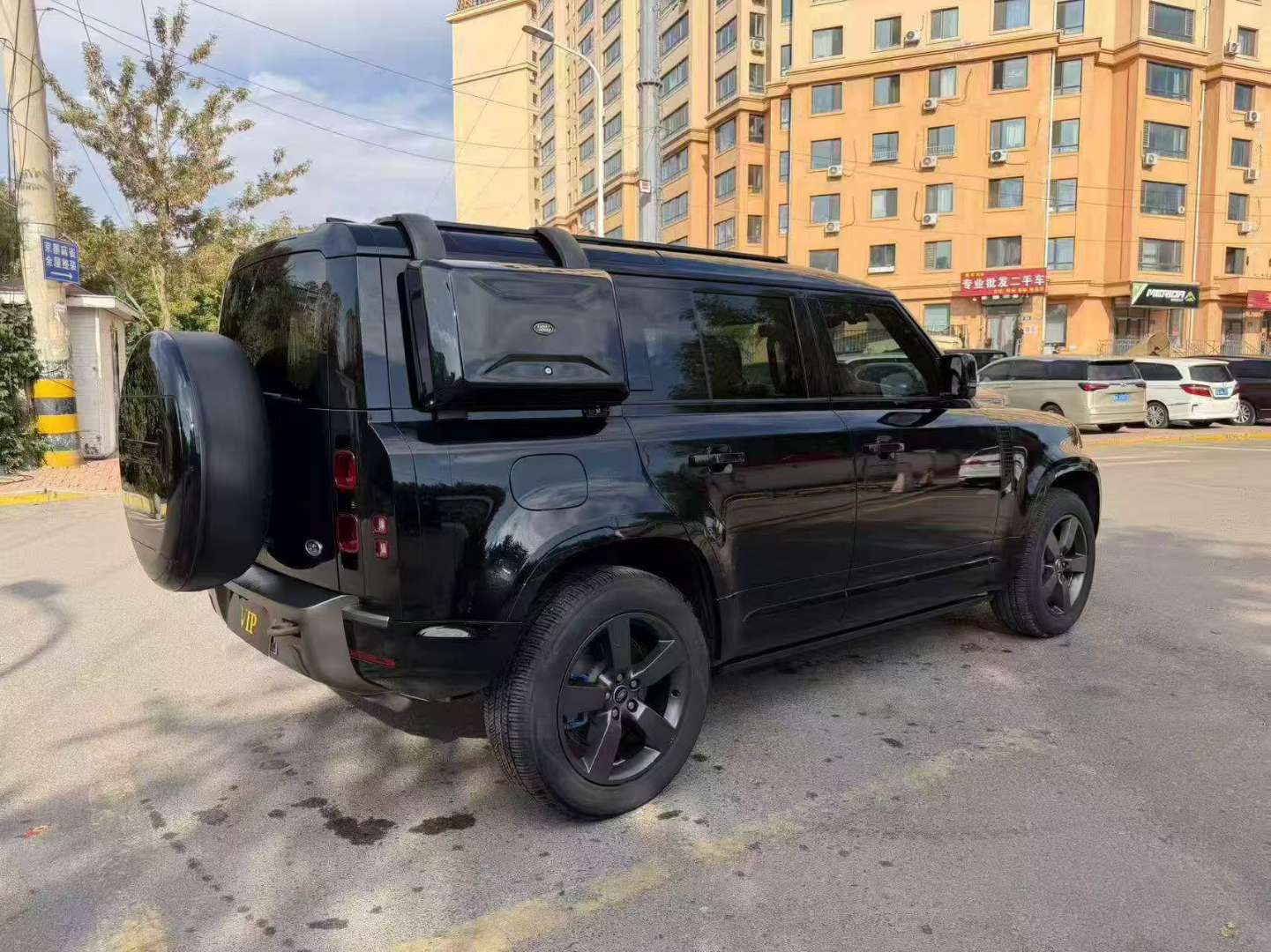 Land Rover Defender 2023 110 4