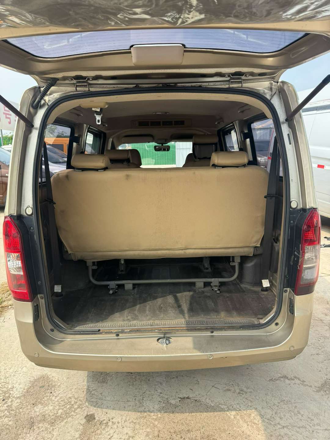 Wuling Rongguang V 5
