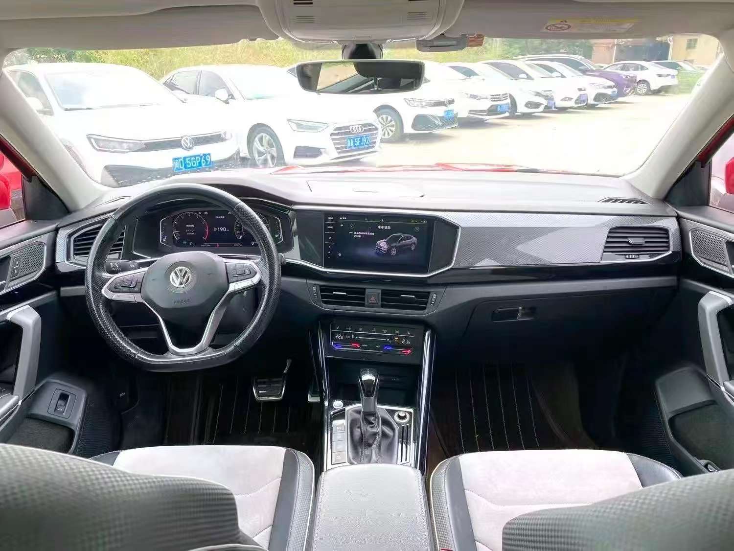 Volkswagen Tayron X 330 TSI 2WD Premium Smart Connect 8