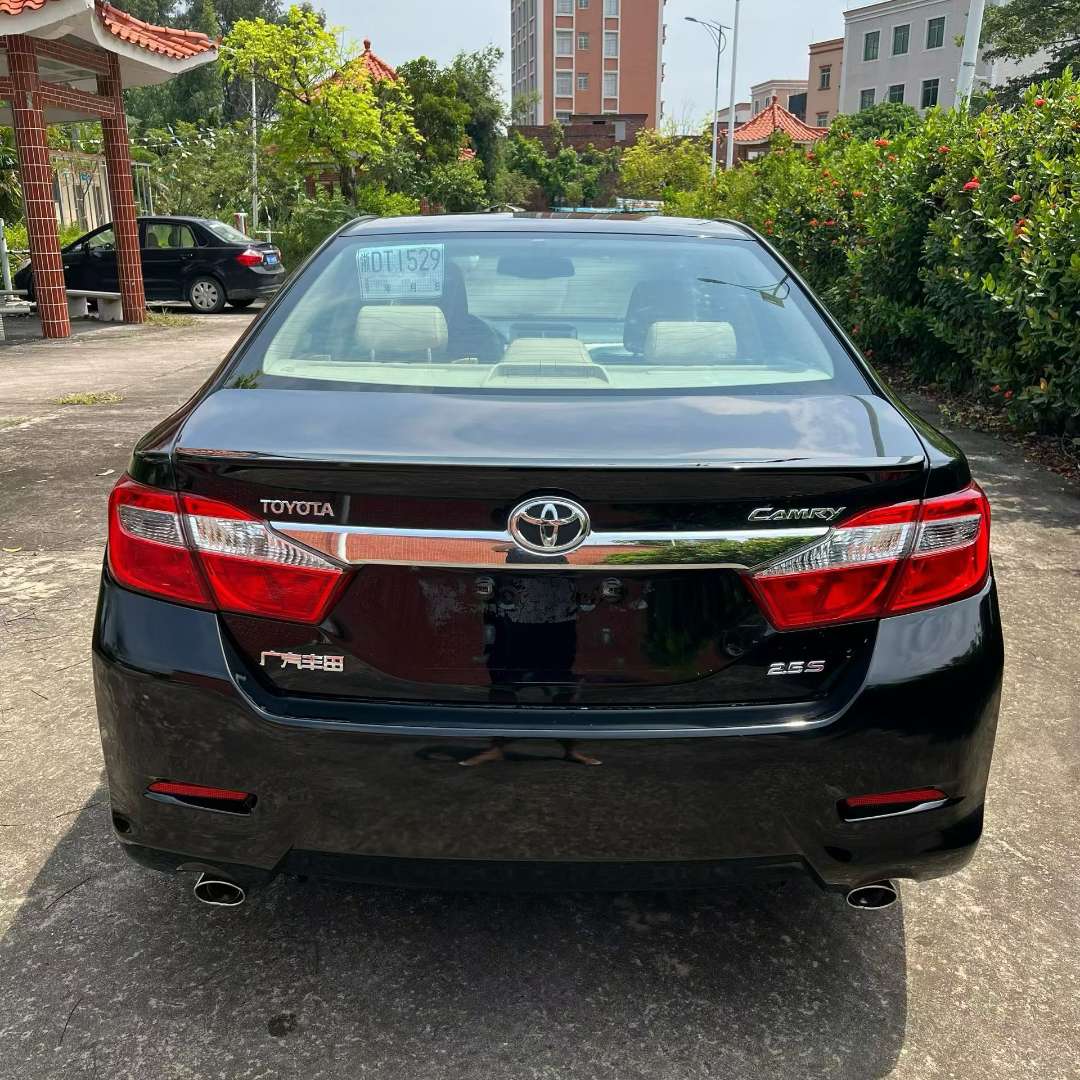 Toyota Camry 2.5 LEV 8