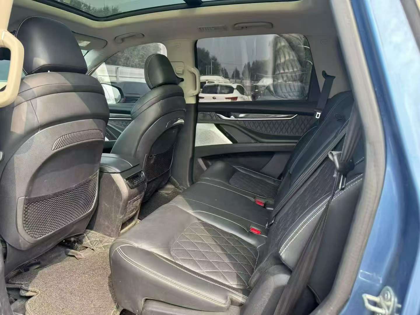 MAXUS D90 2.0 4WD 7-Seater 2
