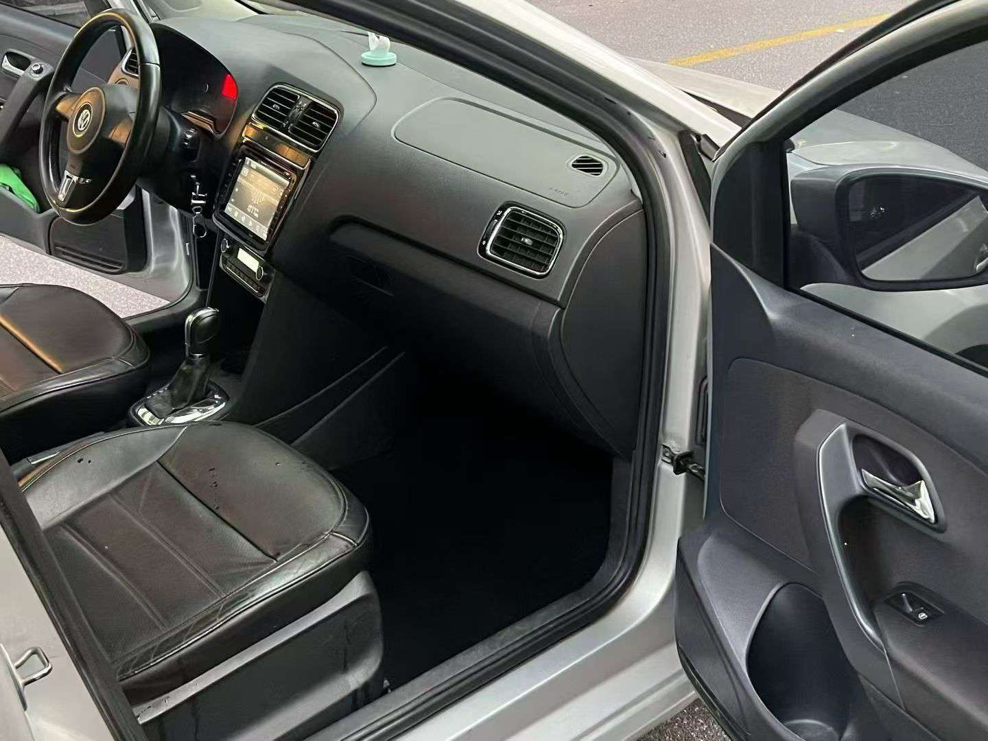 Volkswagen Polo 2011 1.4L Automatic 8