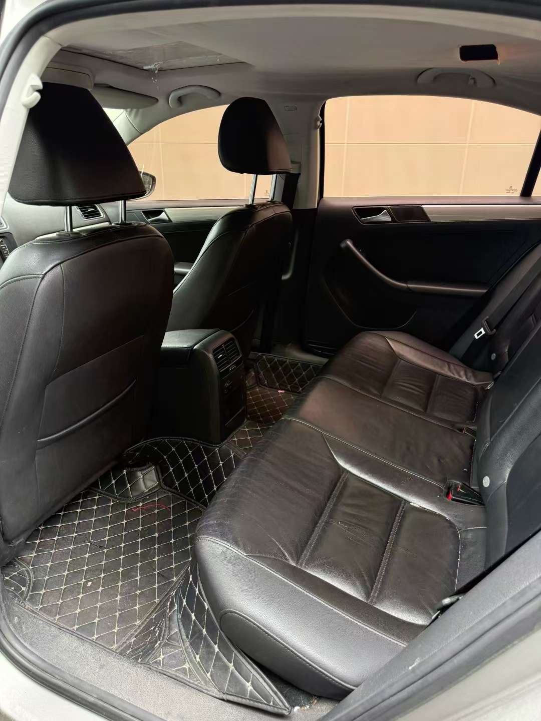 Volkswagen Sagitar 2012 1.6L Automatic Sunroof 5