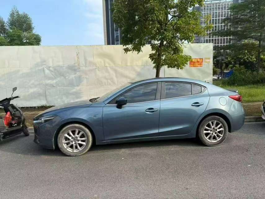 Mazda Axela 2017 1.5L Luxury Sedan 3