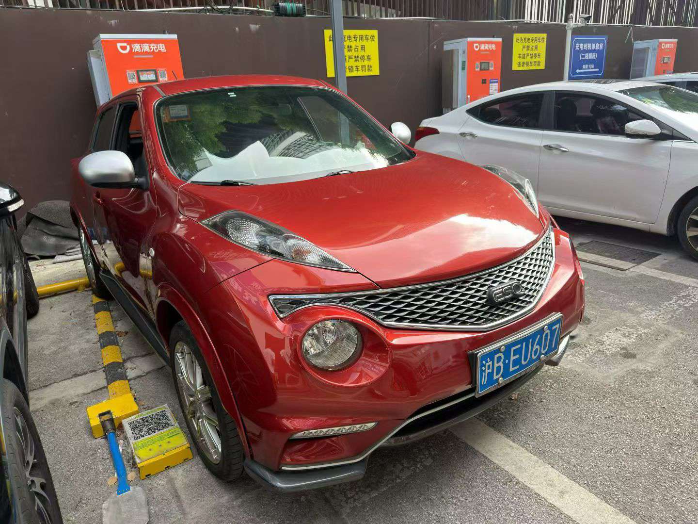 Infiniti ESQ 1.6L Automatic Sunroof 2