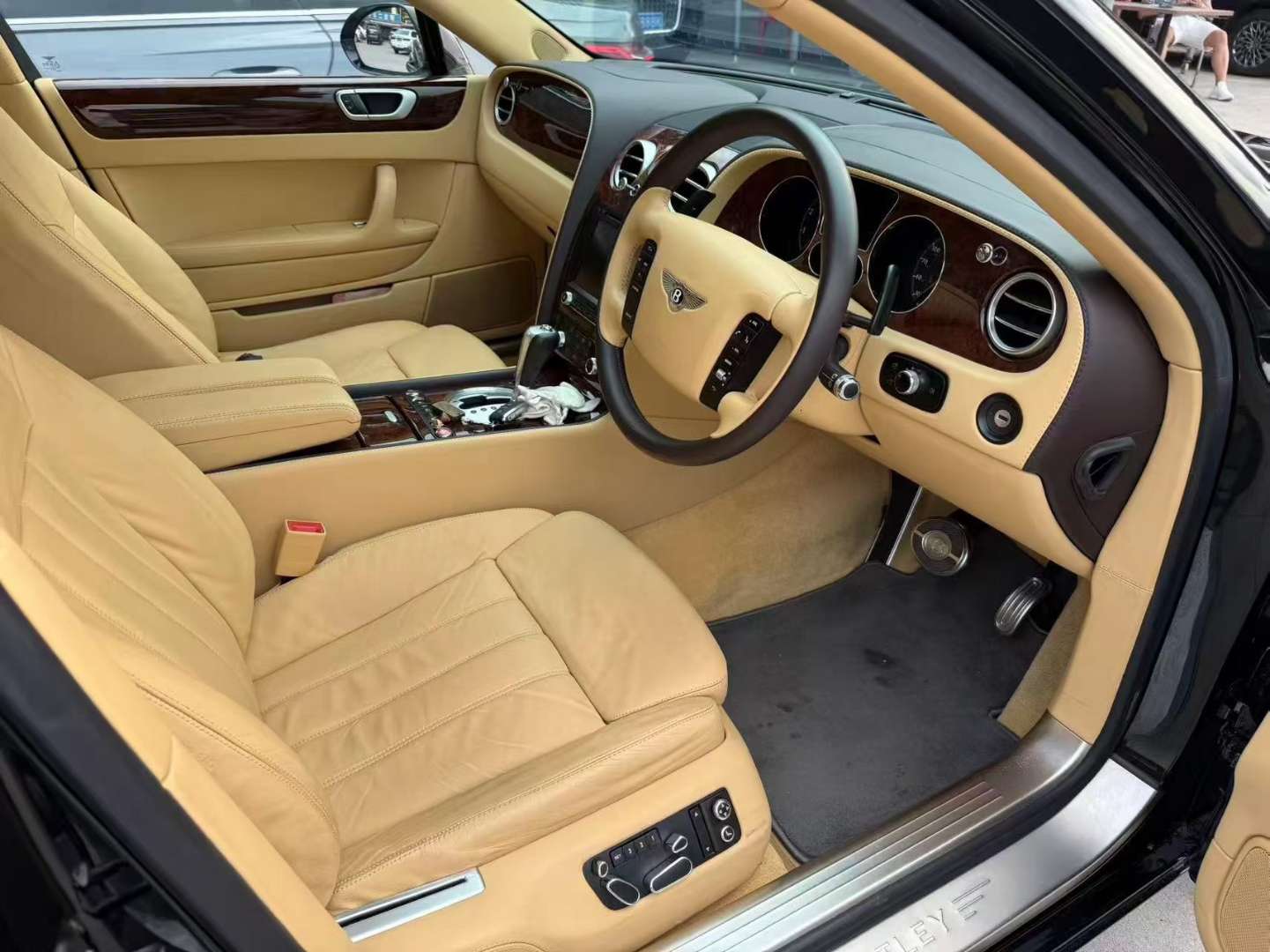 Bentley Flying Spur 6.0L W12 4-Seater 7