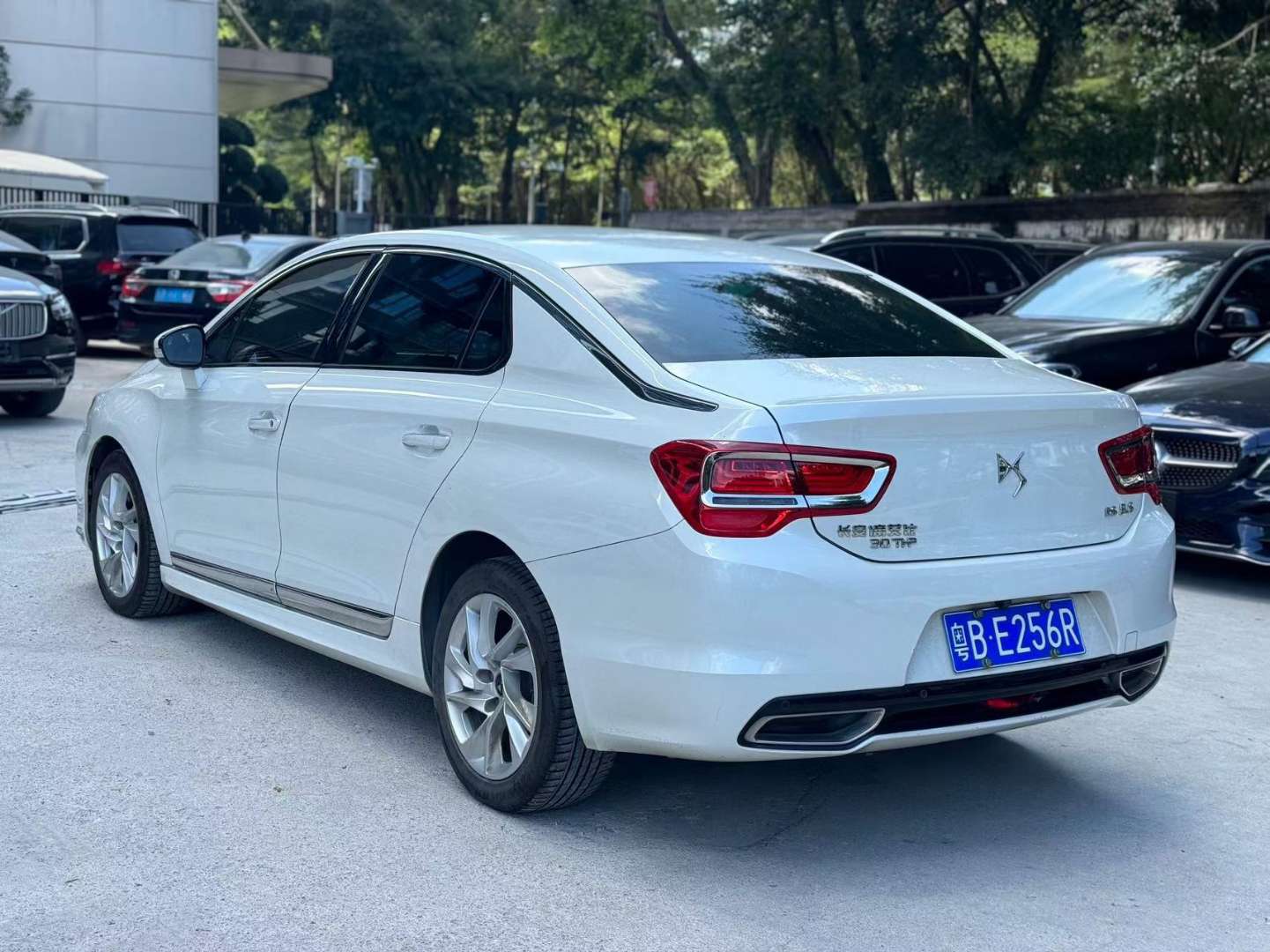 DS 5LS 30THP 1.6T Automatic No Sunroof Style Edition 4