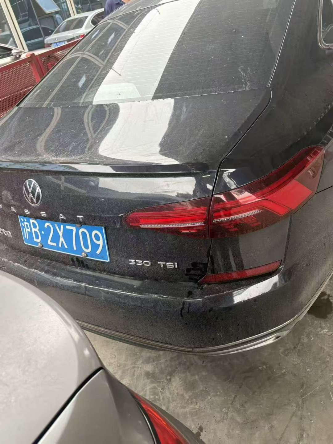 Volkswagen Passat 330 Luxury 8