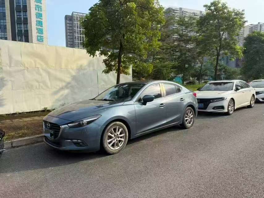 Mazda Axela 2017 1.5L Luxury Sedan 2