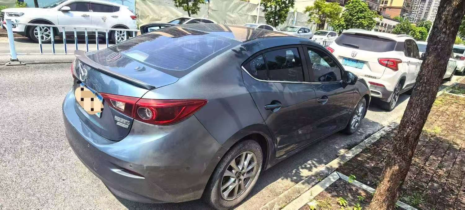 Mazda Axela 2017 1.5L Luxury Sedan 5