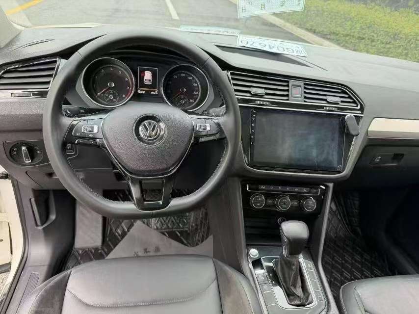 Volkswagen Tiguan L 2.0T 330 TSI FWD Luxury 7