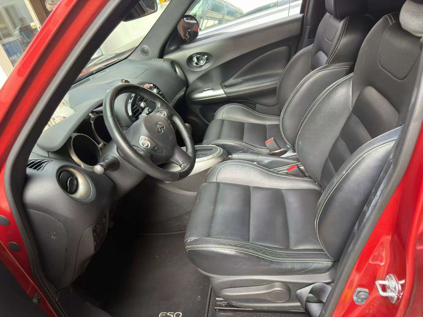 Infiniti ESQ 1.6L Automatic Sunroof 4
