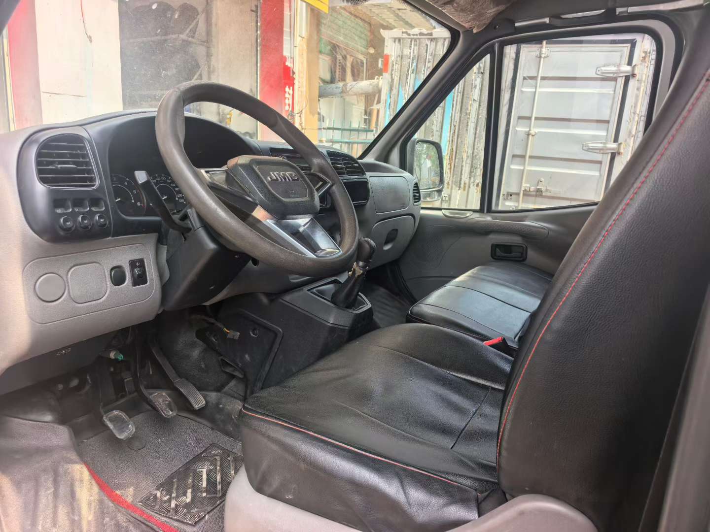 JMC Trans 2.8T Diesel 6-Seater Blue Plate 7