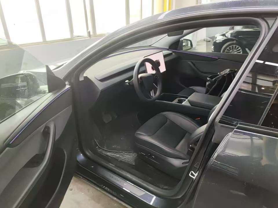 Tesla Model Y 2025 Refreshed Y 4